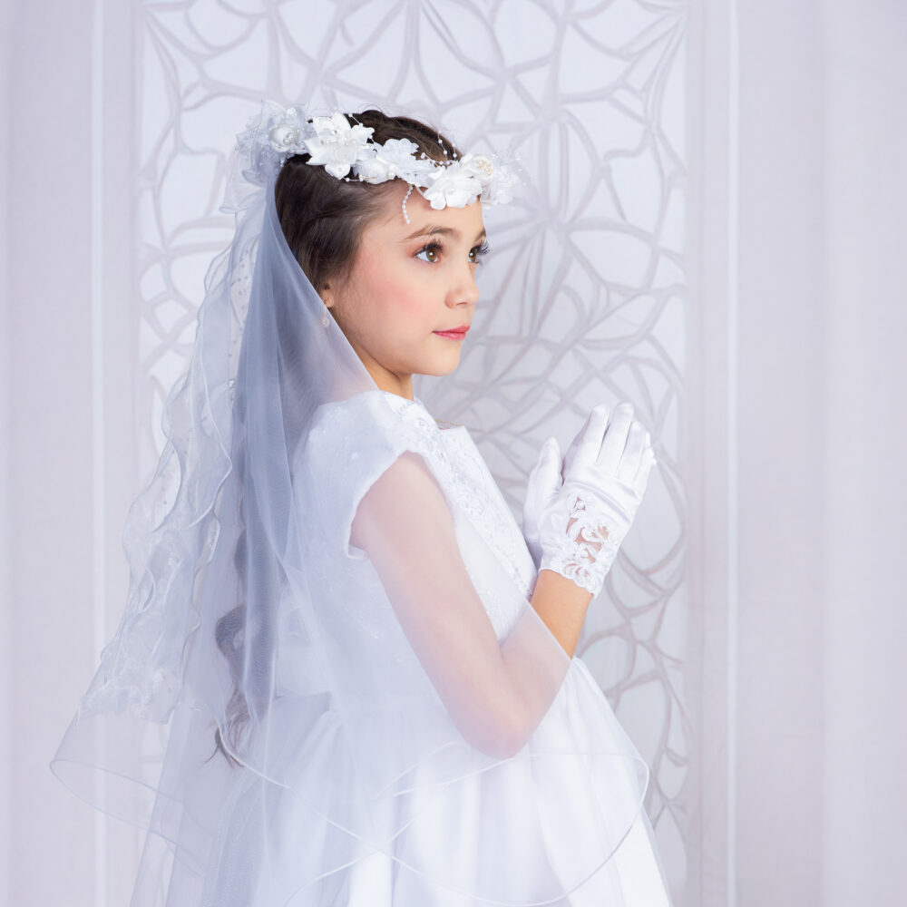 A girl praying during her First Communion Portrait at Cloud 9 Studios in Wesley Chapel, Florida